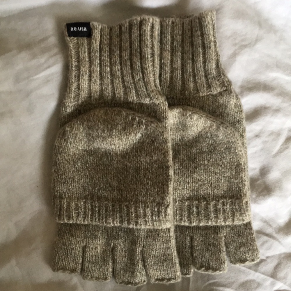 AMERICAN EAGLE Gloves